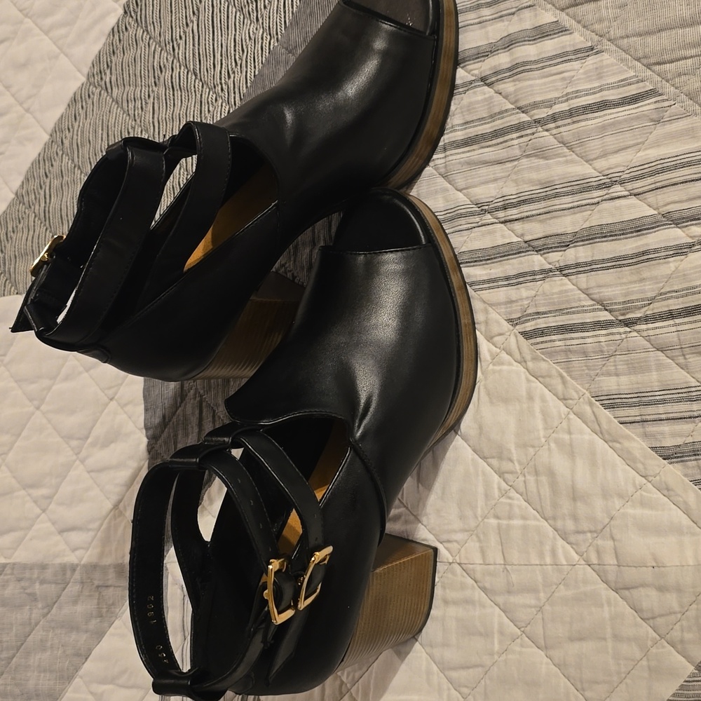 Chic Black Leather Block Heel Sandals